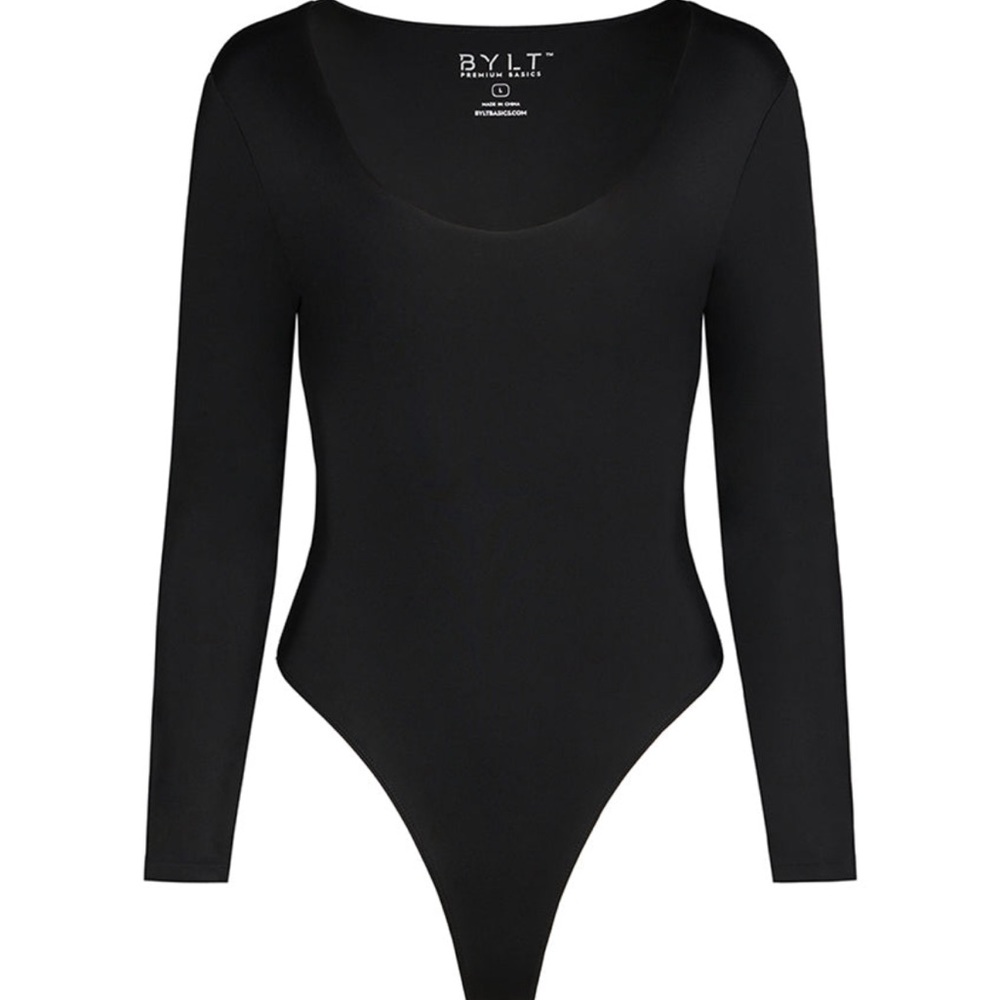 contour scoop neck long sleeve bodysuit in black